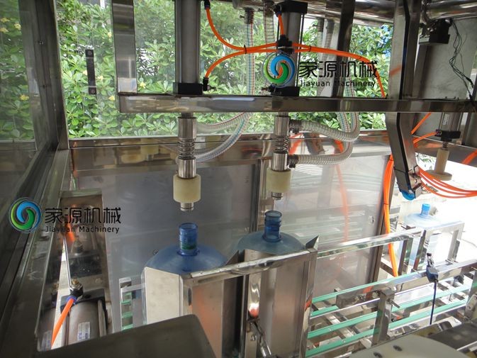Monoblockmineraalwater het Vullen Machine voor Sap Plastic Fles 2